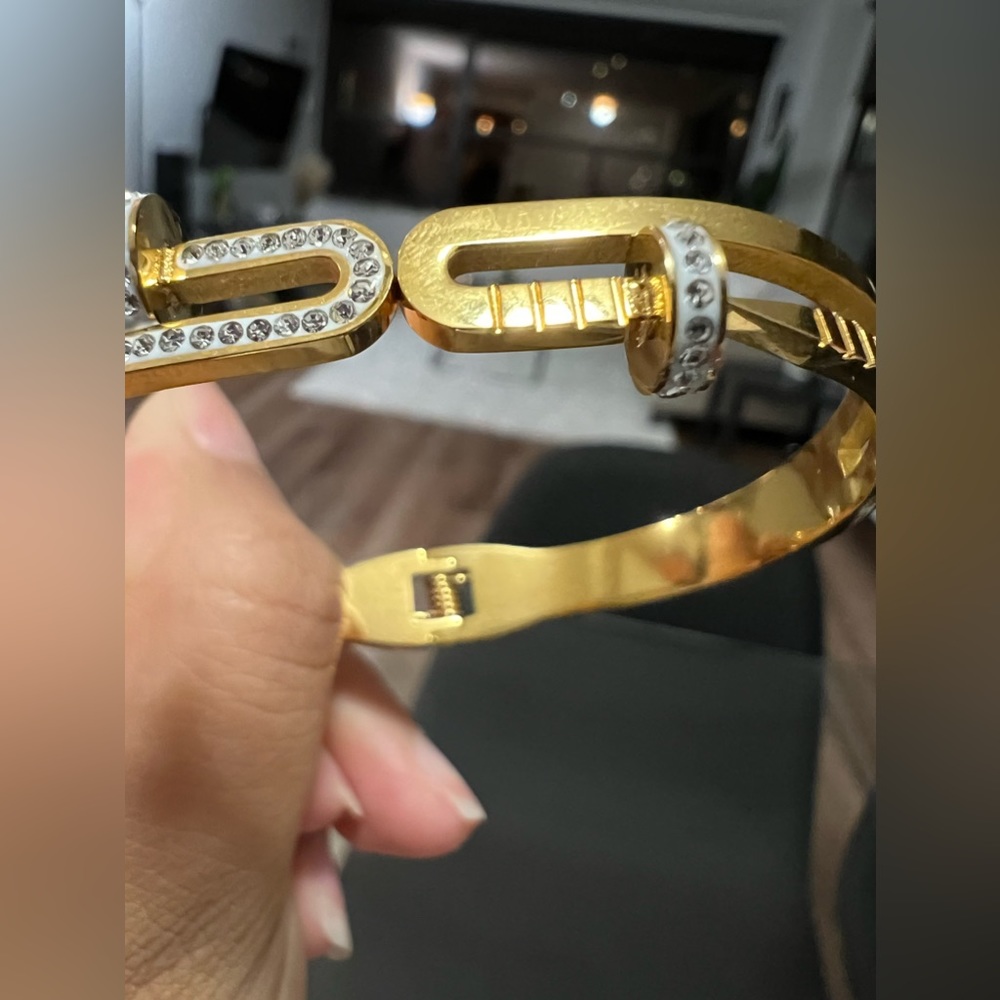 Gold bangle - Picture 2 of 7